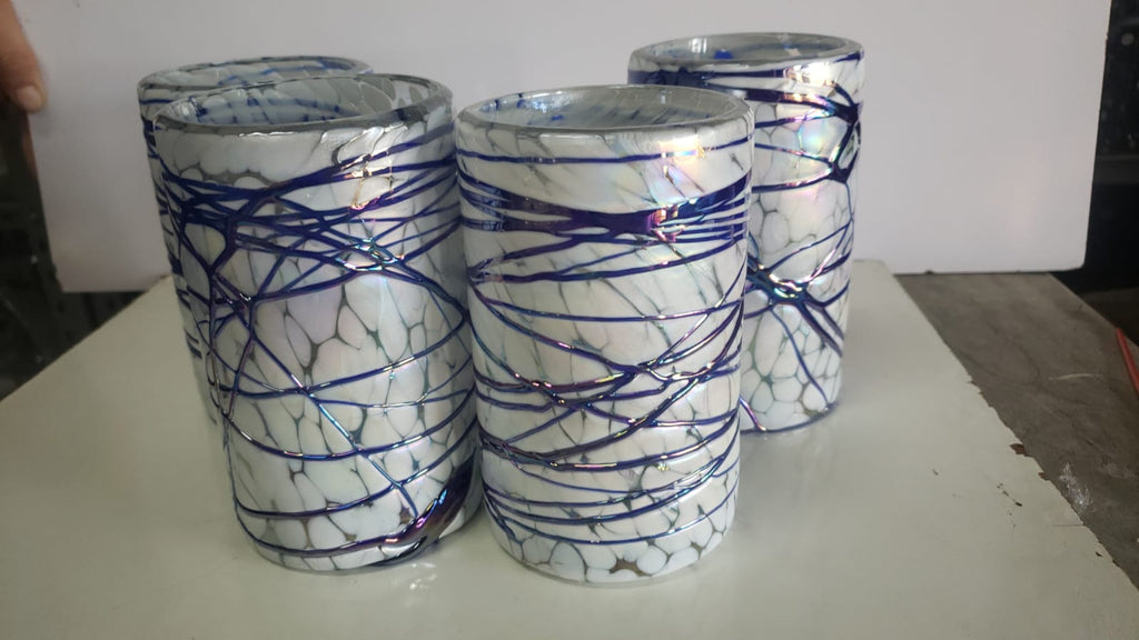 Set de 6 Vasos de Vidrio Soplado Pintas Blancas con Telaraña Cobalto – 10 oz + Regalo Incluido