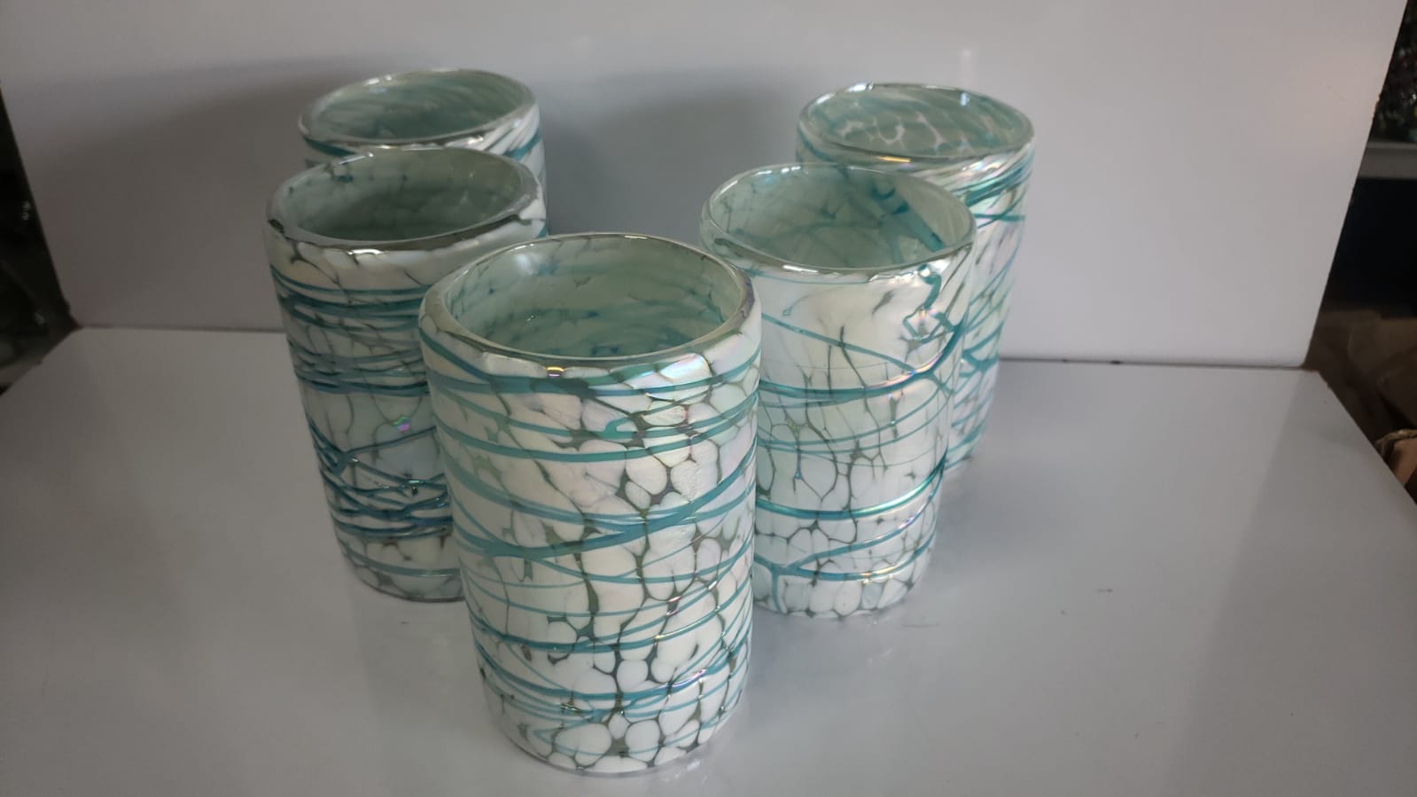Set de 6 Vasos de Vidrio Soplado Pintas Blancas con Telaraña Aquamarina – 14 oz + Regalo Incluido